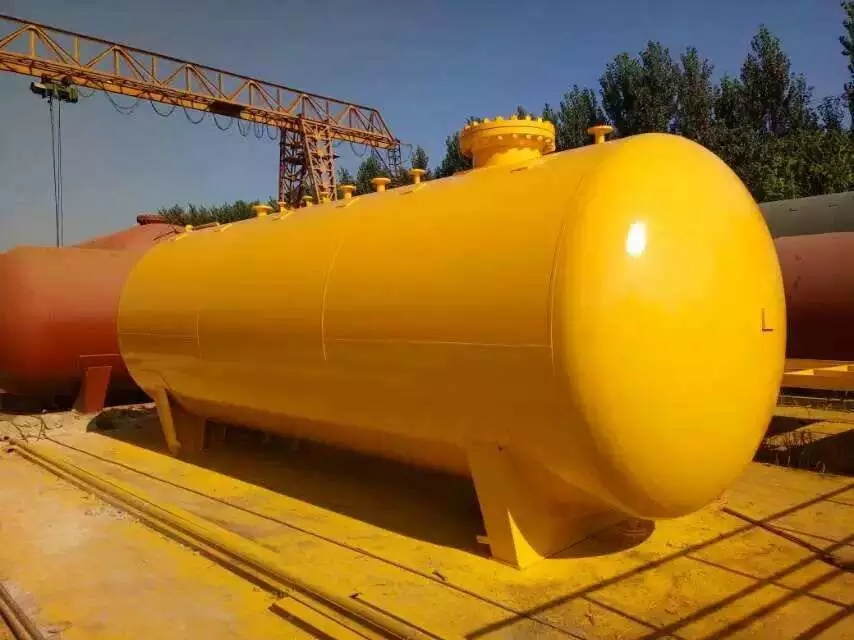 Liquid ammonia tank